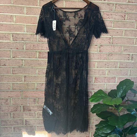NEW Forever 21 Black Lace Cover - Picture 3 of 4